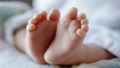Αθήνα: Θρίλερ με νεκρό βρέφος 5 μηνών - Κοιμόταν στο ίδιο κρεβάτι με τους γονείς του