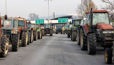 Εντείνουν τις κινητοποιήσεις τους οι αγρότες, κλείνουν παρακαμπήριες σήμερα-Ανοίγουν δρόμους για τις γιορτές