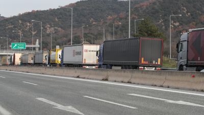 Ανυποχώρητοι οι αγρότες στα μπλόκα: Κλείνουν σήμερα τις σήραγγες των Τεμπών για τα φορτηγά