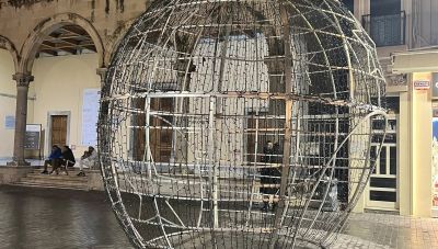 Λότζια: Ο «φτωχός» γιορτινός στολισμός του Ηρακλείου πεδίο αντιπαράθεσης - Υπάρχει σχεδιασμός για το μέλλον λέει ο αντιδήμαρχος