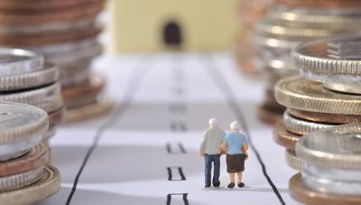 Καθολικές αυξήσεις στις συντάξεις μετά από 10 χρόνια – Ποιοι κερδίζουν έως 700 ευρώ