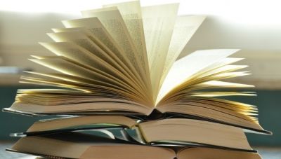 ΔΥΠΑ: Ολοκληρώνεται στις 31 Δεκεμβρίου το πρόγραμμα επιταγών αγοράς βιβλίων