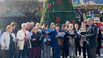 Τα μέλη του Κ.Α.Π.Η. Νεάπολης έψαλαν τα Κάλαντα των Χριστουγέννων και χάρισαν χαμόγελα