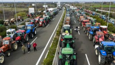 Αγροτικά μπλόκα: Νέα πανελλαδική σύσκεψη για την κλιμάκωση των κινητοποιήσεων