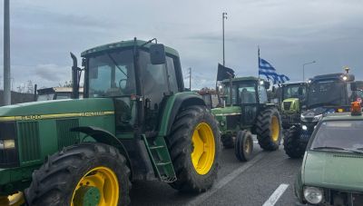 Αποκλεισμός στην Ιόνια Οδό από τους αγρότες στο Αγγελόκαστρο