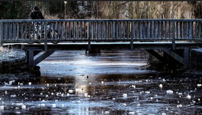 Γερμανία: Οι πιο κρύες γιορτές εδώ και 15 χρόνια - Υπερπλήρη τα επείγοντα λόγω πτώσεων στον πάγο