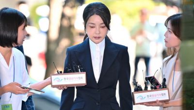 Νότια Κορέα: Η πρώην Πρώτη Κυρία κατηγορείται ότι πήρε δώρα αξίας 200.000 δολαρίων και αναμίχθηκε σε κρατικές υπόθεσεις