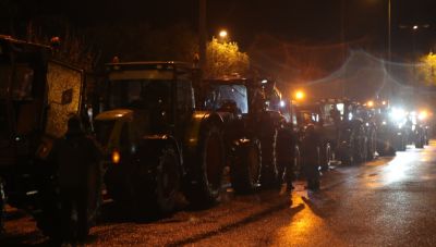 Αγρότες: Κλιμακώνουν τις κινητοποιήσεις τους και παραμένουν στα μπλόκα - Ποιοι δρόμοι είναι κλειστοί