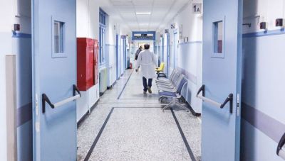 Το Ελβετικό NZZ γράφει πως τα ελληνικά νοσοκομεία καταρρέουν-Τι αναφέρει για την Κρήτη