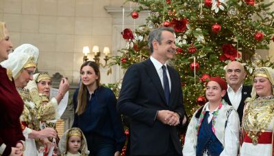 Πρωτοχρονιάτικα κάλαντα στον Πρωθυπουργό