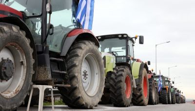 Αγρότες: Κλειστοί δρόμοι, χιλιάδες τρακτέρ και νέες αποφάσεις στα οδοφράγματα