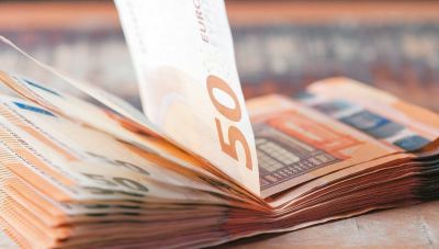 Voucher 800 ευρώ: Μέχρι αύριο Παρασκευή οι αιτήσεις