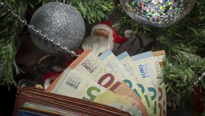 Δώρο Χριστουγέννων 2025: Νωρίτερα φέτος η καταβολή του – Πώς να το υπολογίσετε