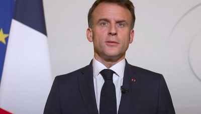 Μακρόν: Οι Ευρωπαίοι να είναι έτοιμοι να ανταποδώσουν τους αναμενόμενους τελωνειακούς δασμούς του προέδρου Τραμπ