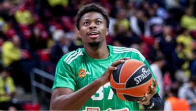 Ο Κώστας Αντετοκούνμπο έκλεισε στην Ισπανική Μούρθια