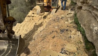 Σε εξέλιξη οι εργασίες ανακατασκευής και αποκατάστασης τμημάτων, της Δημοτικής Οδού Μάλεμε -Συρίλι, στο Δήμο Πλατανιά