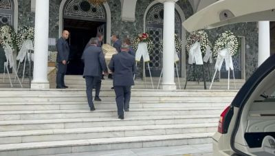 Το τελευταίο αντίο στον 39χρονο Βασίλη Καλογήρου στον Άγιο Αχίλλιο της Λάρισας