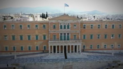 Νέος γύρος πολιτικής αντιπαράθεσης για τον θάνατο Καλογήρου και την υπόθεση των Τεμπών