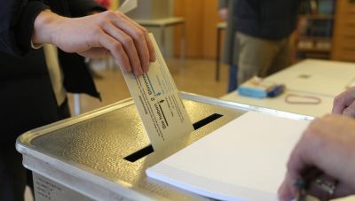 Άνοιξαν οι κάλπες για τις πιο κρίσιμες εκλογές των τελευταίων δεκαετιών στη Γερμανία – Φαβορί το CDU, κλείνει την ψαλίδα το AfD