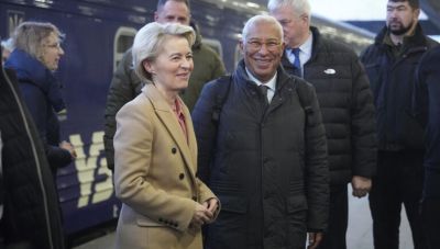 Στο Κίεβο η Ούρσουλα φον ντερ Λάιεν: «Σε αυτή τη μάχη διακυβεύεται η τύχη της Ευρώπης»