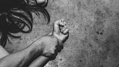 Σοκαριστική καταγγελία στη Χαλκίδα: «Με βίαζε μαζί με το φίλο του», λέει 22χρονη