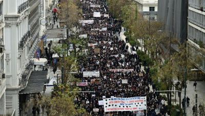 Τέμπη: Γεμάτος με κουκίδες ο παγκόσμιος χάρτης – Συγκεντρώσεις σε δεκάδες πόλεις του εξωτερικού