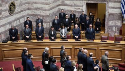 Ενός λεπτού σιγή στη μνήμη των θυμάτων των Τεμπών τήρησε η Βουλή