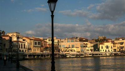 Ξεκινά η τοποθέτηση των νέων, βυθιζόμενων μπαρών στην παλιά πόλη και το Ενετικό Λιμάνι Χανίων