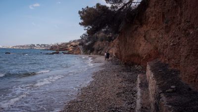 Σεισμοί Σαντορίνη: Έκλεισε η Κόκκινη Παραλία - Έπεσαν κομμάτια βράχων λόγω των ισχυρών δονήσεων