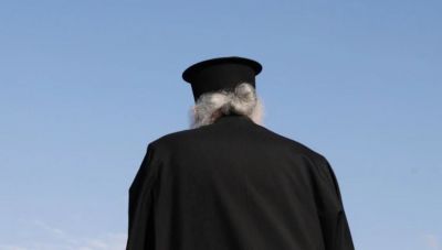 Ο Άρειος Πάγος επικύρωσε την ποινή φυλάκισης σε ιερέα που θώπευε πιστή την ώρα της εξομολόγησης