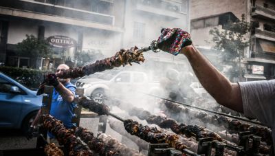 Πλησιάζει η Τσικνοπέμπτη, πότε πέφτει το Πάσχα 2025