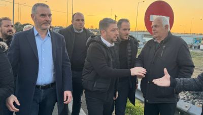 Επίσκεψη του Νίκου Ανδρουλάκη στο μπλόκο αγροτών