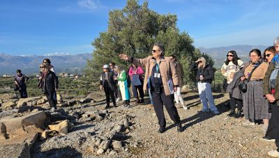 Κέρδισε το ενδιαφέρον η ξενάγηση στις αρχαιότητες Αρχανών στο πλαίσιο των «Χαρτοδιαδρομών…»