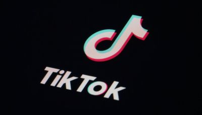Ο πολυδισεκατομμυριούχος Ίλον Μασκ συζητά την εξαγορά του TikTok στις ΗΠΑ
