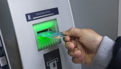 Θρασύτατη ληστεία στα Χανιά: Με την απειλή μαχαιριού τον οδήγησε σε ΑΤΜ, τον ανάγκασε να κάνει ανάληψη και του έκλεψε 840