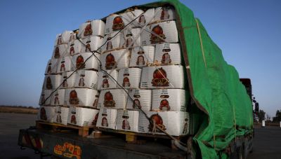 Φορτηγά με ανθρωπιστική βοήθεια και καύσιμα καταφθάνουν στη Λωρίδα της Γάζας