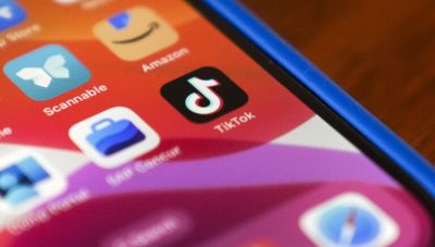 TikTok: Ποιες είναι οι επιπτώσεις για τους Έλληνες χρήστες μετά από την απαγόρευσή του στις ΗΠΑ