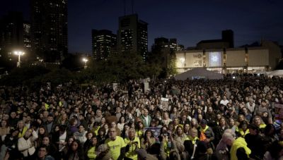 Γάζα: Τρεις νεαρές γυναίκες οι πρώτες όμηροι που απελευθέρωσε η Χαμάς