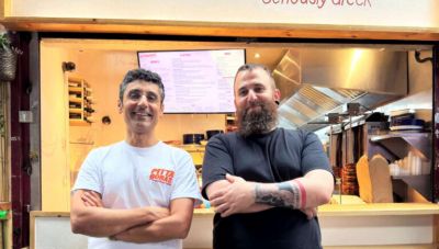 Έλληνας που ζει στο Λονδίνο παρασκευάζει τυλιχτό με γύρο τέσσερα κιλά και τρελαίνει τους Βρετανούς