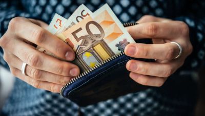 Αντίστροφη μέτρηση για τον νέο κατώτατο μισθό