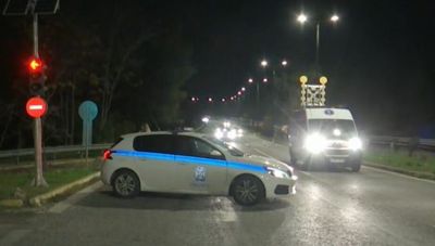 Καισαριανή: Αυτοκίνητο προσέκρουσε σε κολώνα ηλεκτροδότησης στη Λεωφόρο Κατεχάκη