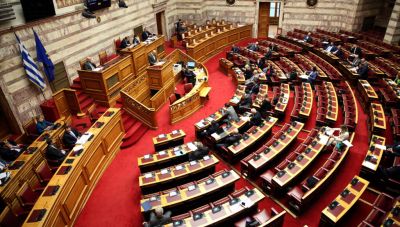 Βουλή – Εκλογή νέου Προέδρου της Δημοκρατίας: Χαρακτηριστικά στιγμιότυπα κατά την ψηφοφορία στην Ολομέλεια