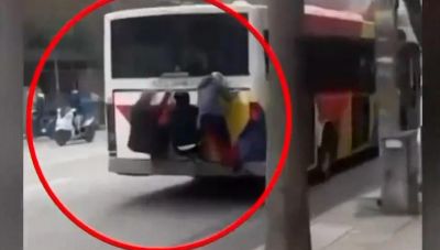 Θεσσαλονίκη: Μαθητές κρέμονται από εν κινήσει λεωφορεία λόγω νέου challenge