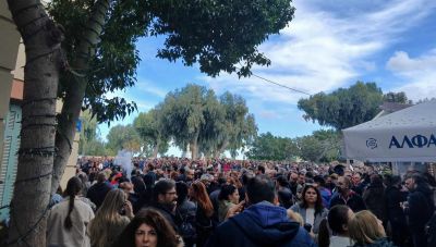 Πλήθος κόσμου στη συγκέντρωση διαμαρτυρίας στο Ηράκλειο για το 