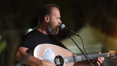 Βασιλικού μυρίσματα & Άγγιγμα: Δύο ξεχωριστά τραγούδια του Μιχάλη Φραγκιαδάκη (Βίντεο)