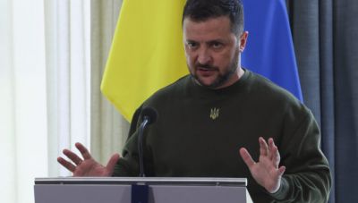 Ο Ζελένσκι ζητά αναφορά για τον αντίκτυπο που θα έχει η αναστολή βοήθειας από τις ΗΠΑ