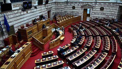 Βουλή: Αντιπαράθεση κοινοβουλευτικών εκπροσώπων για τα Τέμπη