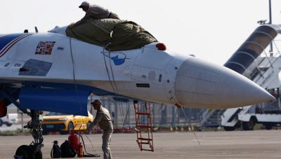 Su-35: Το Κρεμλίνο ούτε διαψεύδει ούτε επιβεβαιώνει την πώληση μαχητικών αεροσκαφών στο Ιράν
