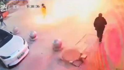 Τρομακτικό ατύχημα στην Κίνα: 12χρονη έριξε κροτίδα σε υπόνομο και εκτοξεύτηκε στον αέρα (Βίντεο)