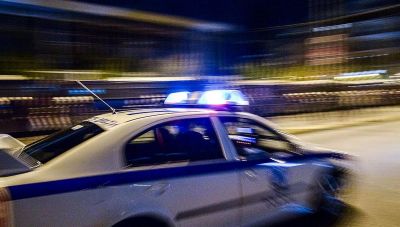 Θεσσαλονίκη: Δεν σταμάτησε σε σήμα αστυνομικών και «καρφώθηκε» σε σταθμευμένα ΙΧ